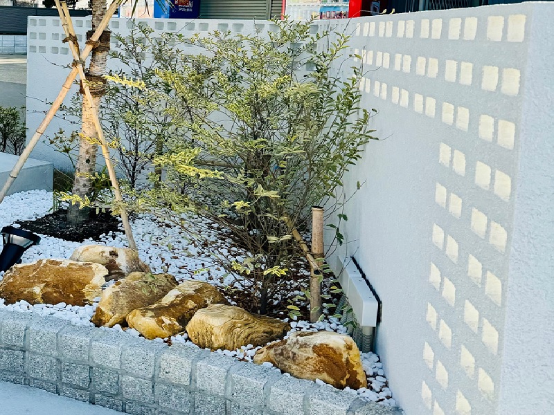 玄関アプローチ
